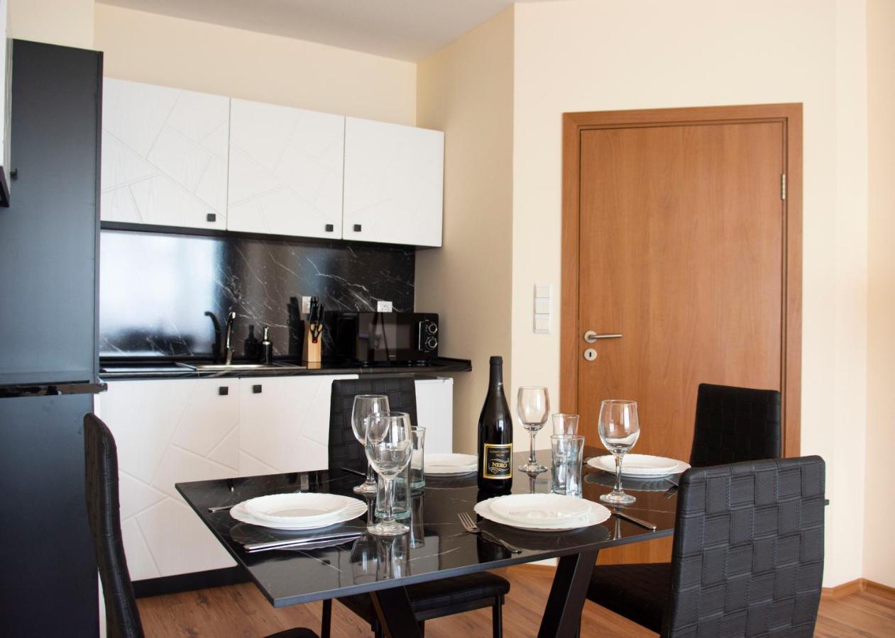 Nero Aparthotel *